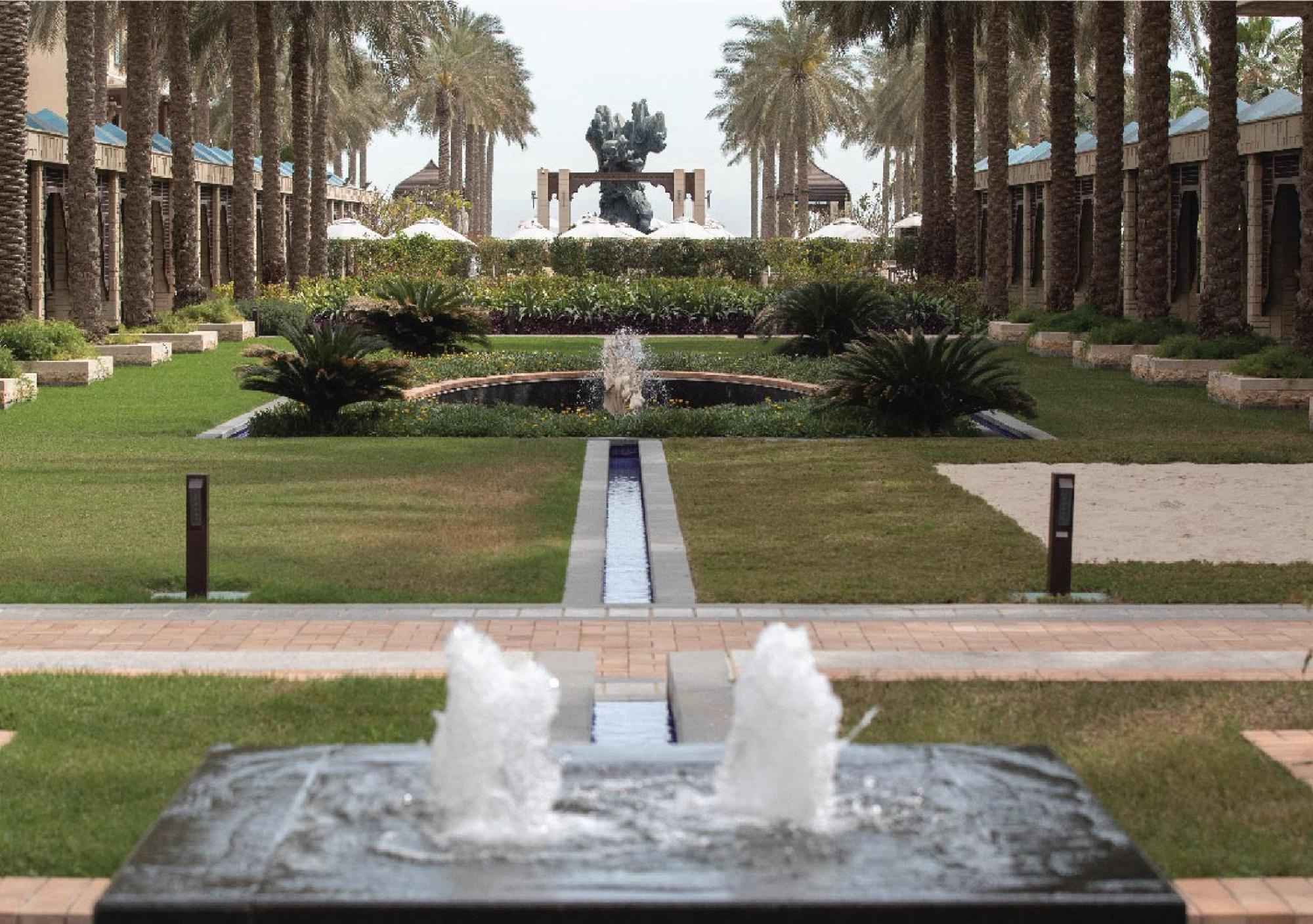 Jumeirah Messilah Beach Kuwait Kuwait City Екстер'єр фото Fountains at the resort