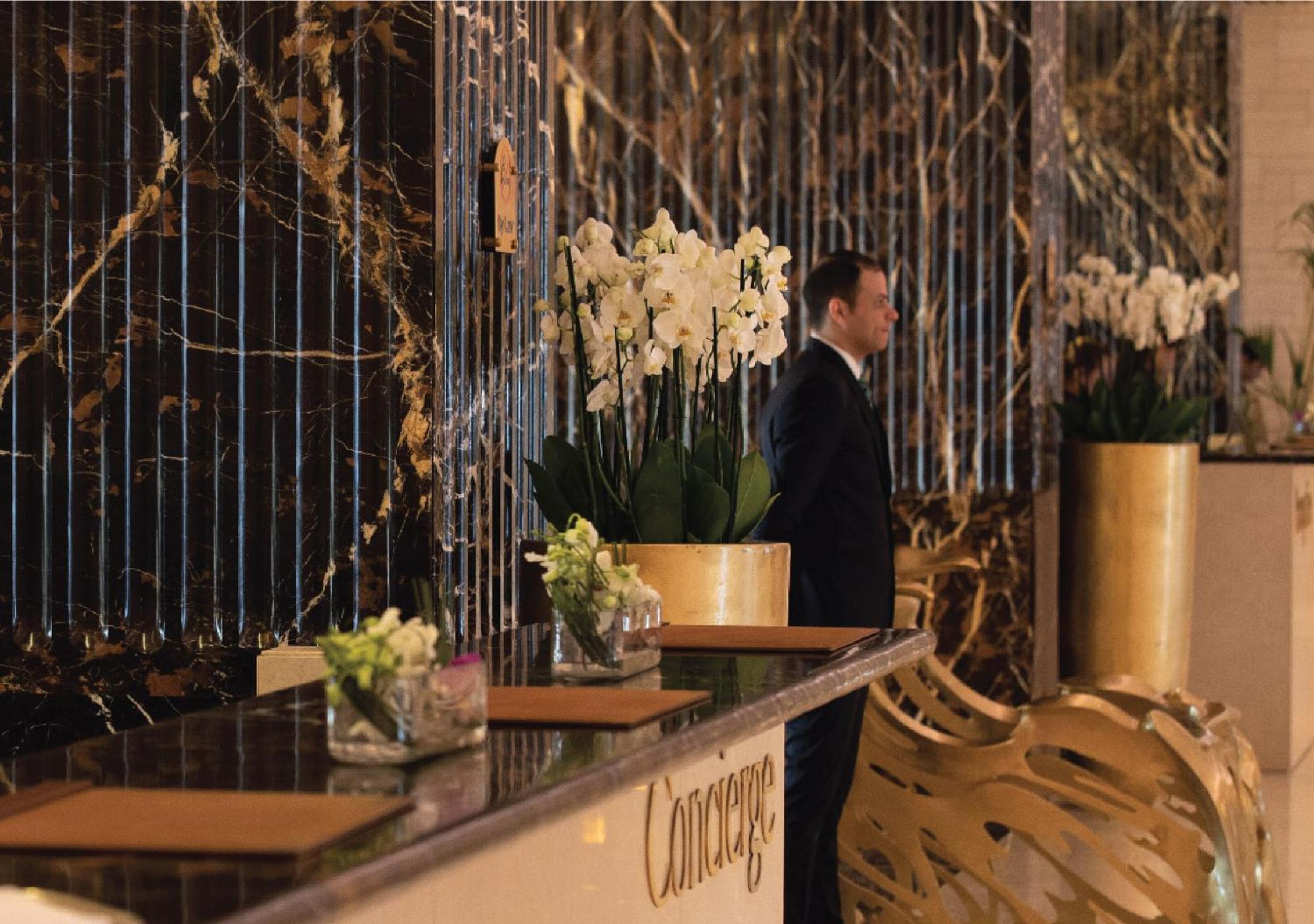 Jumeirah Messilah Beach Kuwait Kuwait City Екстер'єр фото Concierge at the Concierge Desk