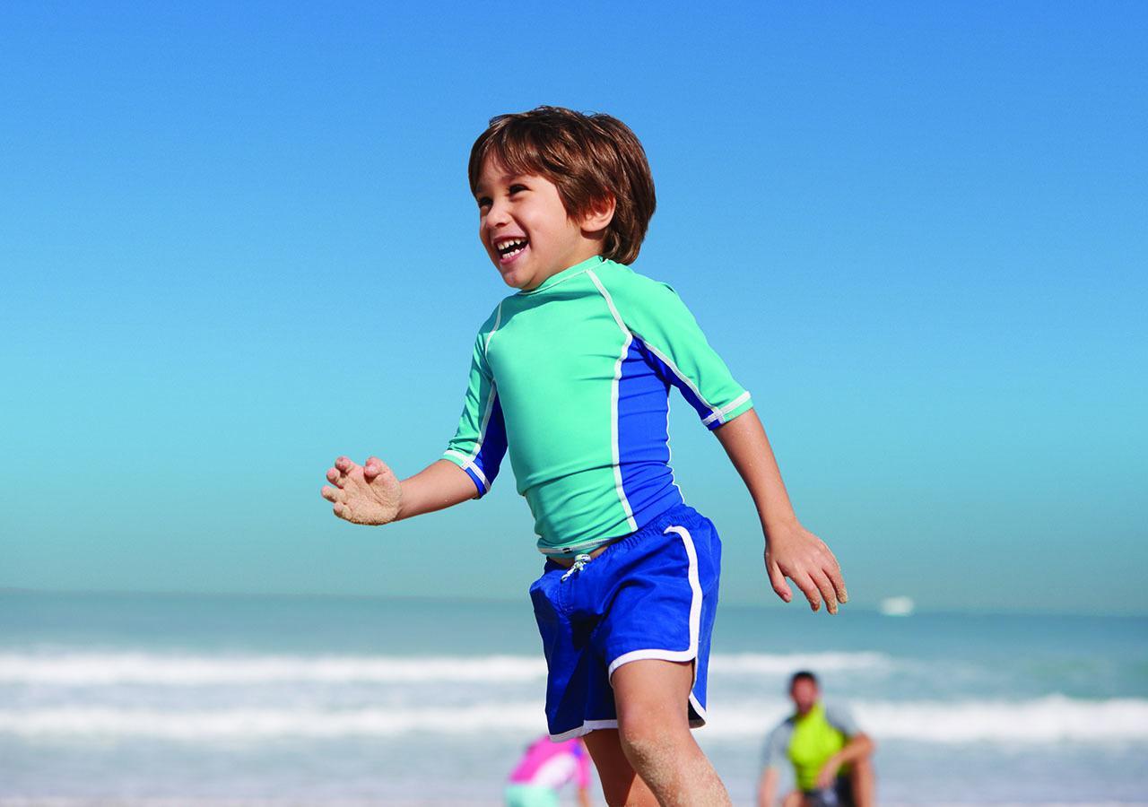 Jumeirah Messilah Beach Kuwait Kuwait City Екстер'єр фото A child wearing a rash vest