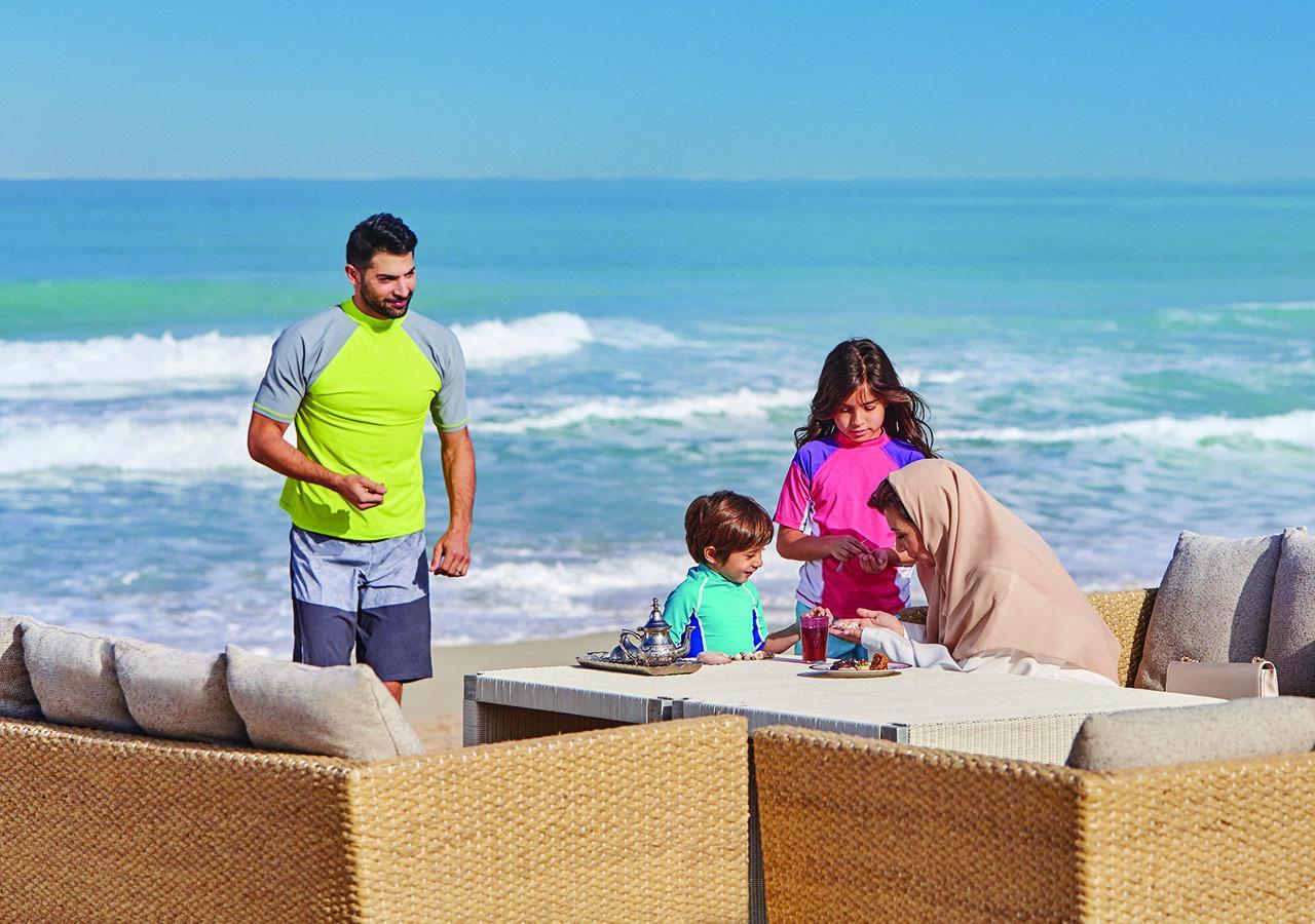 Jumeirah Messilah Beach Kuwait Kuwait City Екстер'єр фото Family at the beach